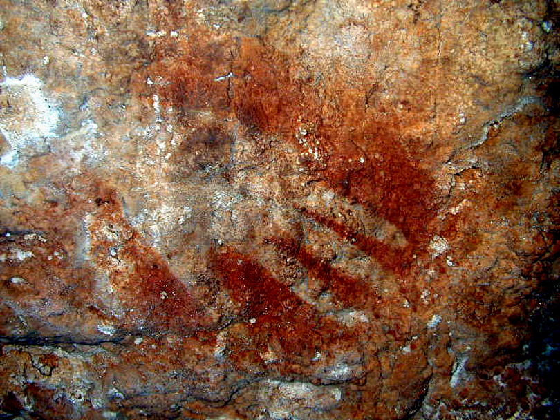 mano-maltravieso-cave
